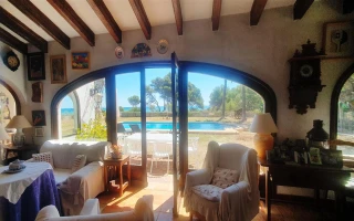 Herrschaftliche Villa am Strand von Las Rotas in Dénia