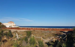 Grosses Bau-Grundstück in erster Strandlinie in Les Deves Dénia