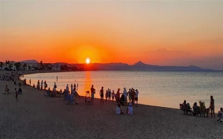 Grosses Bau-Grundstück in erster Strandlinie in Les Deves Dénia