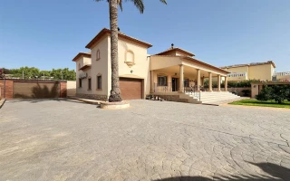 Beindruckende Villa im charmanten Dorf Beniarbeig