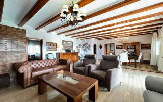 Beindruckende Villa im charmanten Dorf Beniarbeig