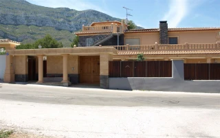 Finca mit grossem Haupthaus und 2 Apartments