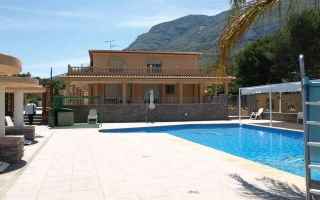 Finca mit grossem Haupthaus und 2 Apartments