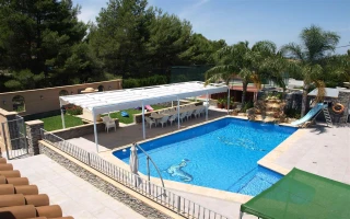 Finca mit grossem Haupthaus und 2 Apartments