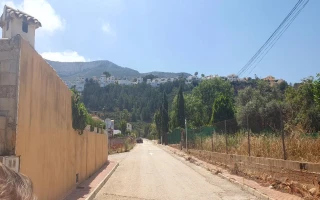 Baugrundstück in exponierter Lage. In unmittelbarer Nähe von Denia Stadt. Hohe Bebaubarkeit.