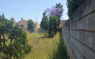 Baugrundstück in exponierter Lage. In unmittelbarer Nähe von Denia Stadt. Hohe Bebaubarkeit.