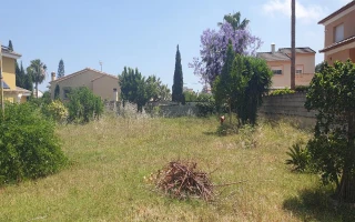 Baugrundstück in exponierter Lage. In unmittelbarer Nähe von Denia Stadt. Hohe Bebaubarkeit.