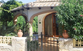 Sonnige Villa in Dénia am Móntgo